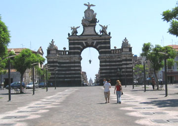 Arch at edge of piazza in Catania