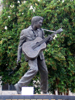 Elvis statue in Memphis